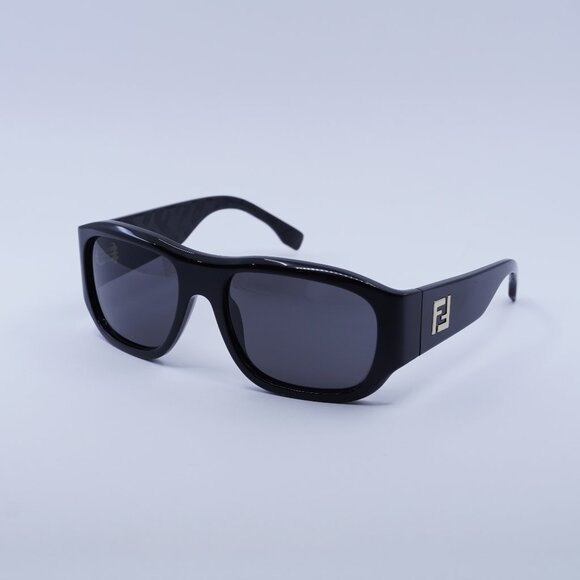 🕶️ New Fendi FE40117I 01A Sunglasses - Shiny Black Frame, Smoke Lenses